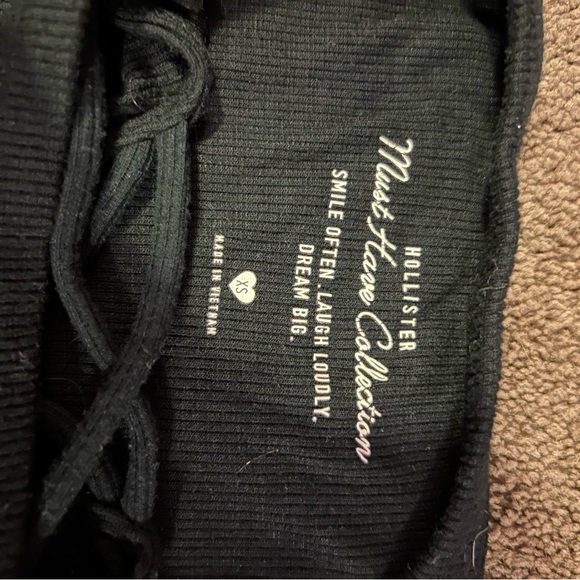 Hollister Crop Top - Picture 3 of 3